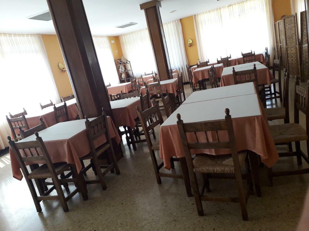 Hostal Ezequiel Los Arcos Exterior foto