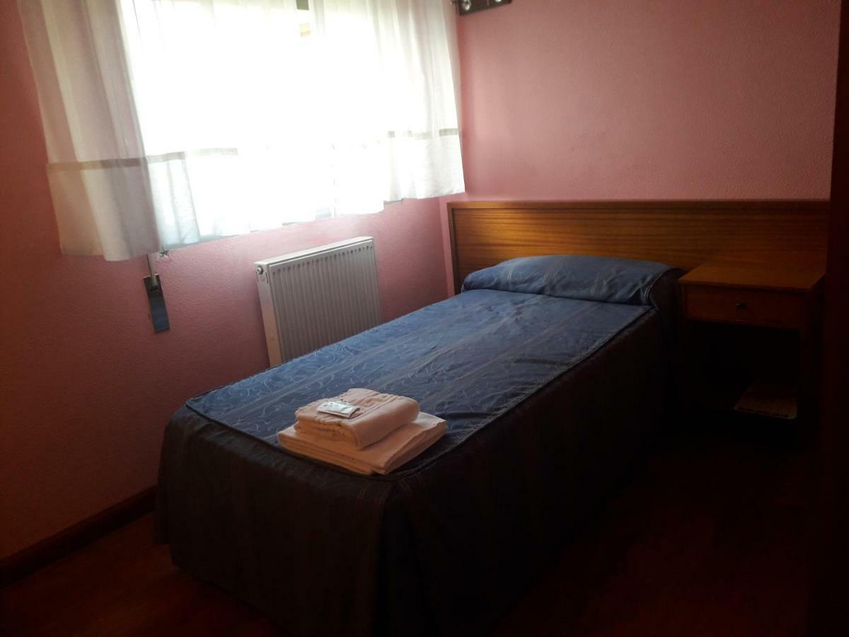 Hostal Ezequiel Los Arcos Exterior foto